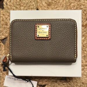New Dooney & Bourke Zip Around Gray Leather Wallet NWT